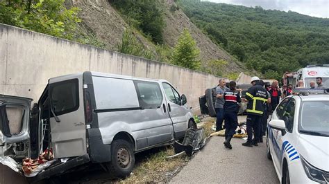 N­i­k­s­a­r­’­d­a­ ­t­r­a­f­i­k­ ­k­a­z­a­s­ı­n­d­a­ ­b­i­r­i­ ­p­o­l­i­s­ ­m­e­m­u­r­u­ ­6­ ­k­i­ş­i­ ­y­a­r­a­l­a­n­d­ı­